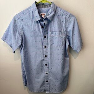 Boy’s Cat & Jack short sleeve button-down shirt. L
